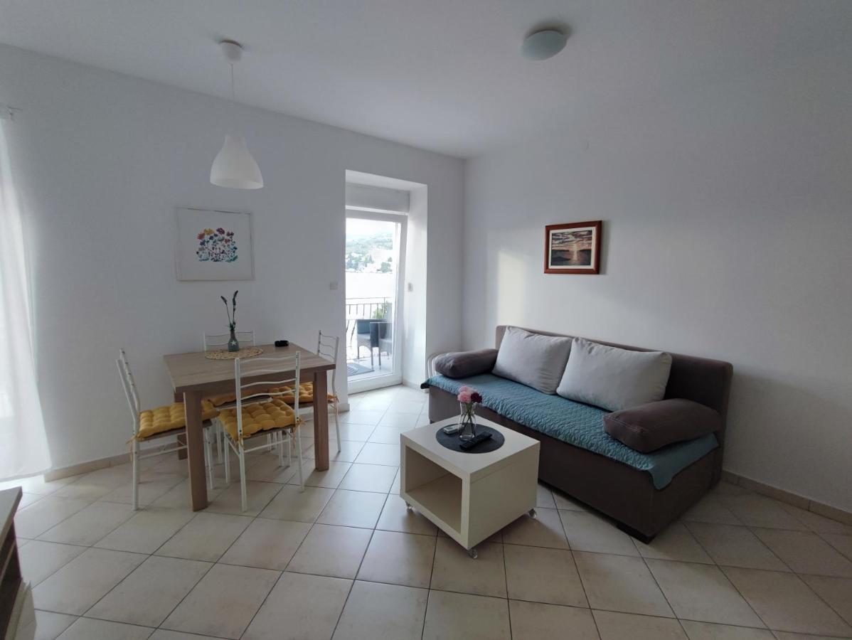 Apartmani Plaza Selce Oda fotoğraf